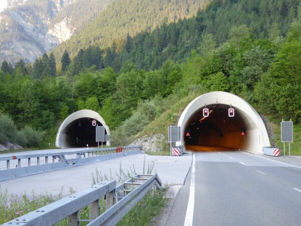 B 2, Instandsetzung Tunnel Farchant mit Brücke über die Loisach Fahrtrichtung München